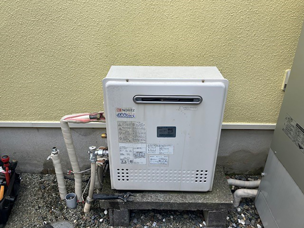 「888」が表示されるふろ給湯器を交換！24号フルオートから20号オートへの変更で価格を抑える　横浜市青葉区